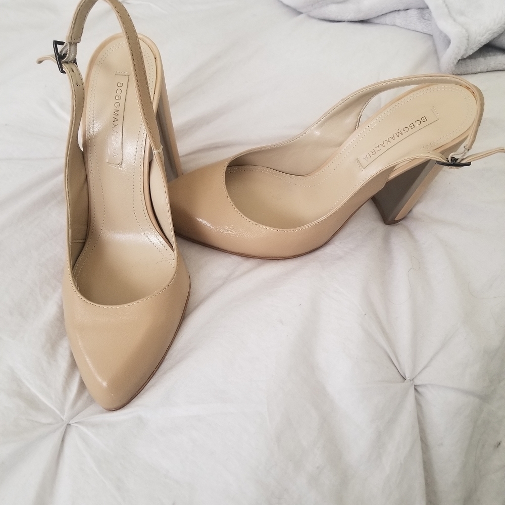 Size (40) tan BCBG shoes